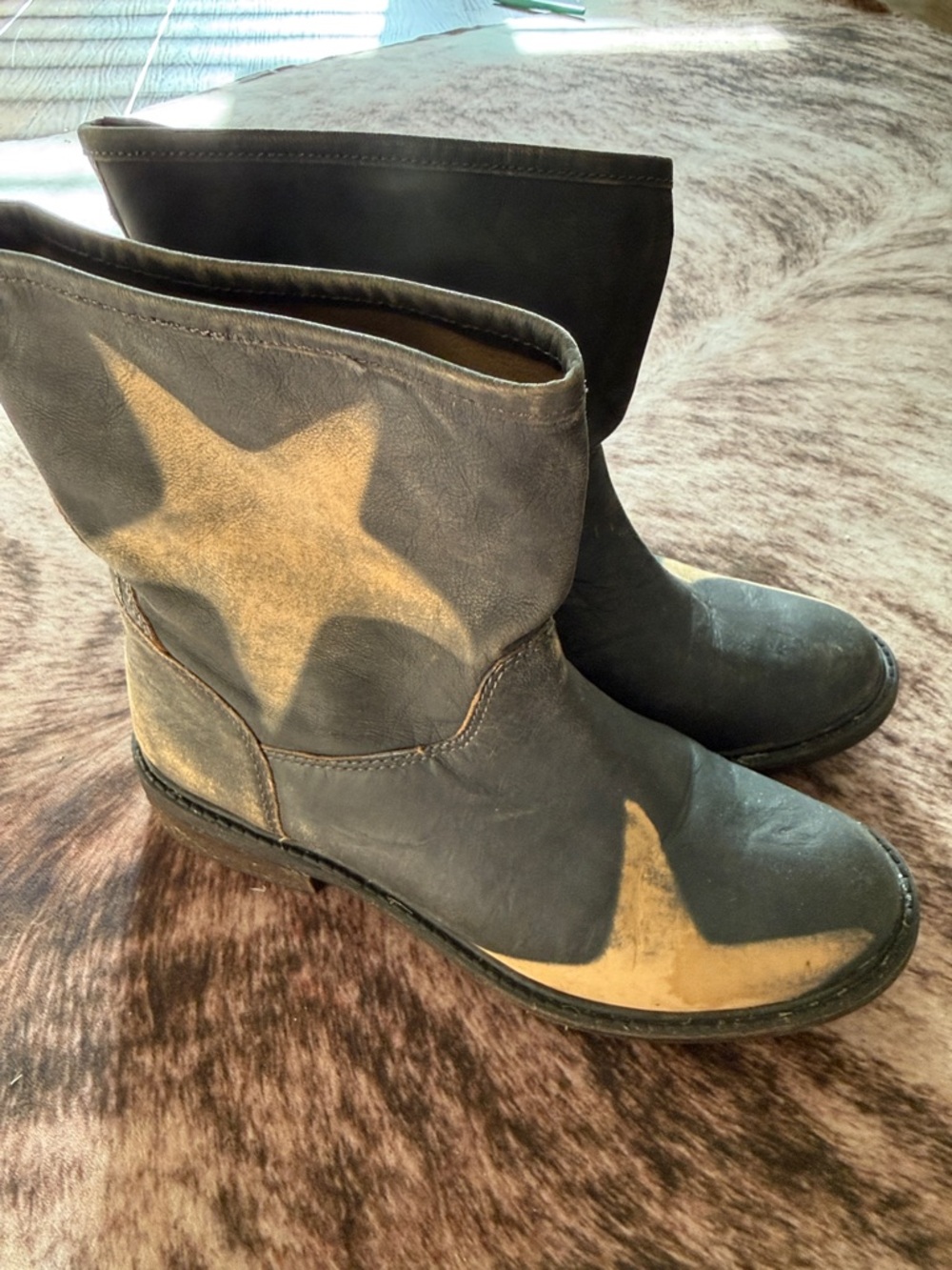 Black Leather Mid-Calf Boots w Stars